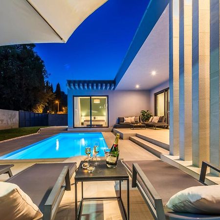 Villa Oasis - Your Luxury Home Away From Home Celopeci Exterior photo