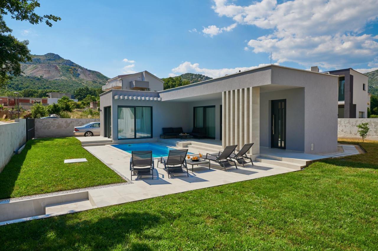 Villa Oasis - Your Luxury Home Away From Home Celopeci Exterior photo
