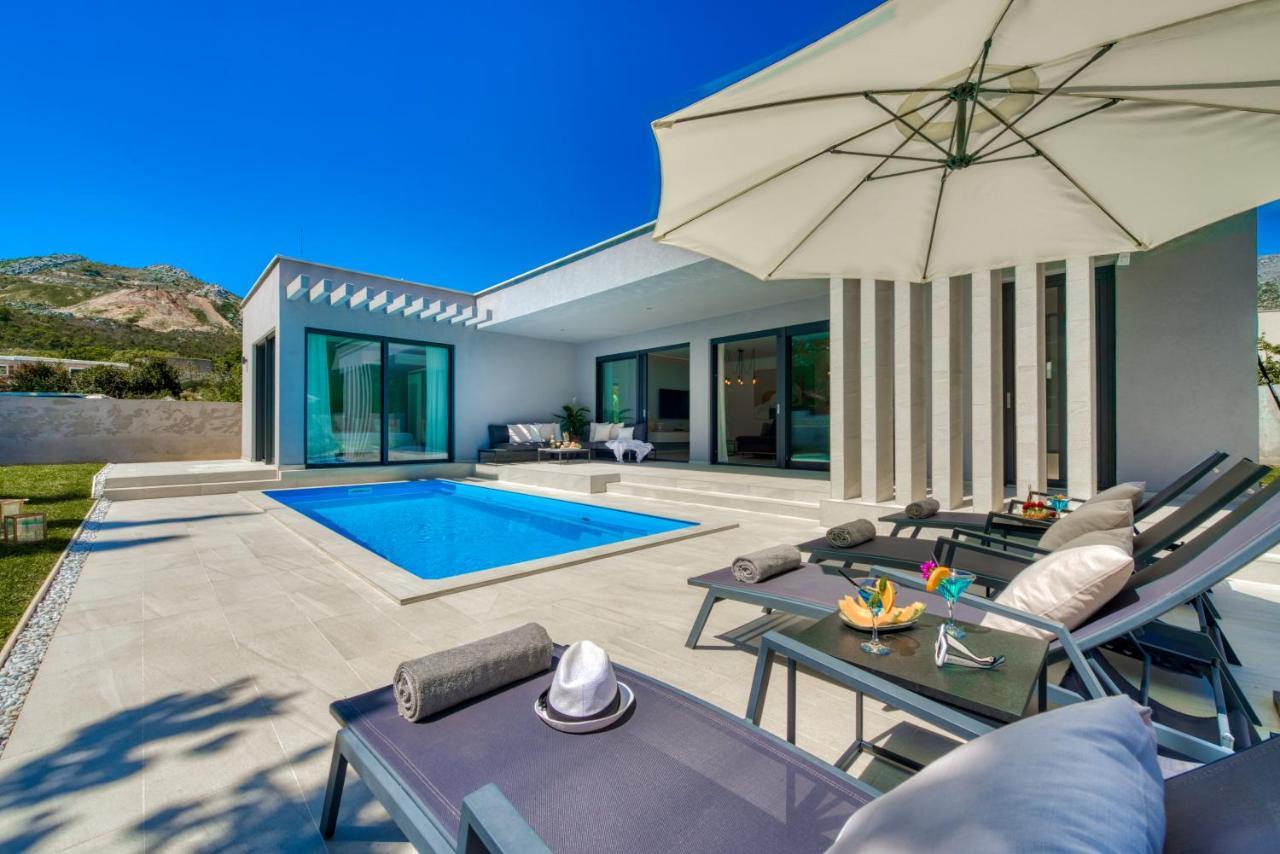 Villa Oasis - Your Luxury Home Away From Home Celopeci Exterior photo