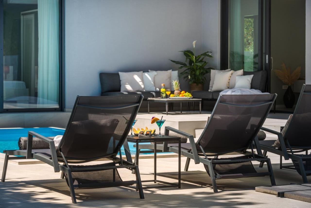 Villa Oasis - Your Luxury Home Away From Home Celopeci Exterior photo