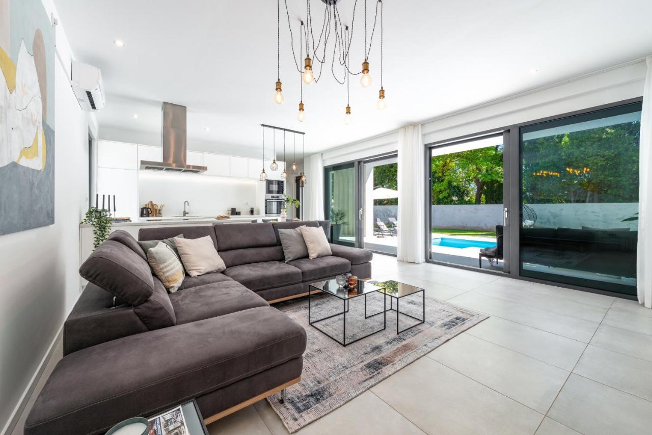 Villa Oasis - Your Luxury Home Away From Home Celopeci Exterior photo