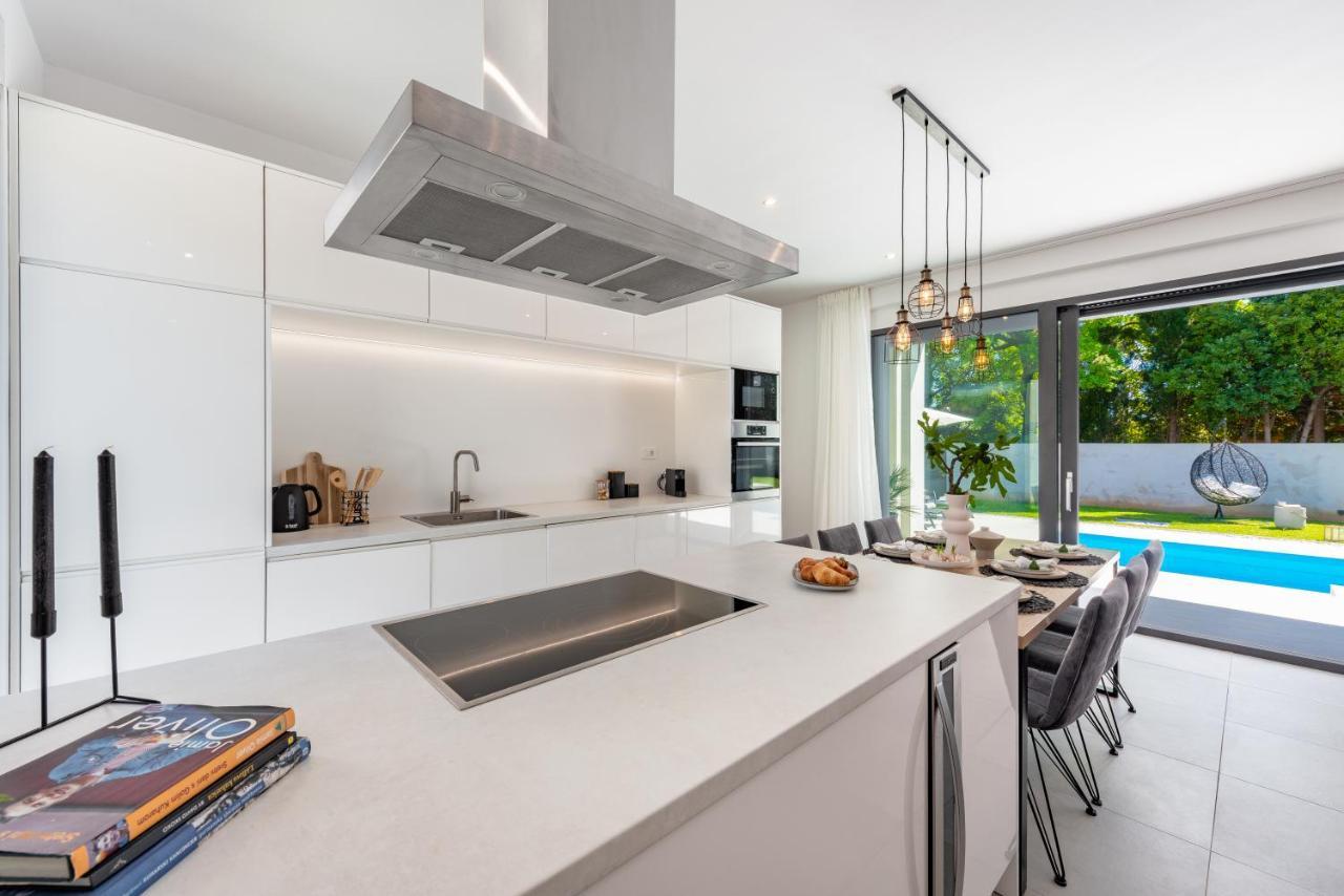 Villa Oasis - Your Luxury Home Away From Home Celopeci Exterior photo