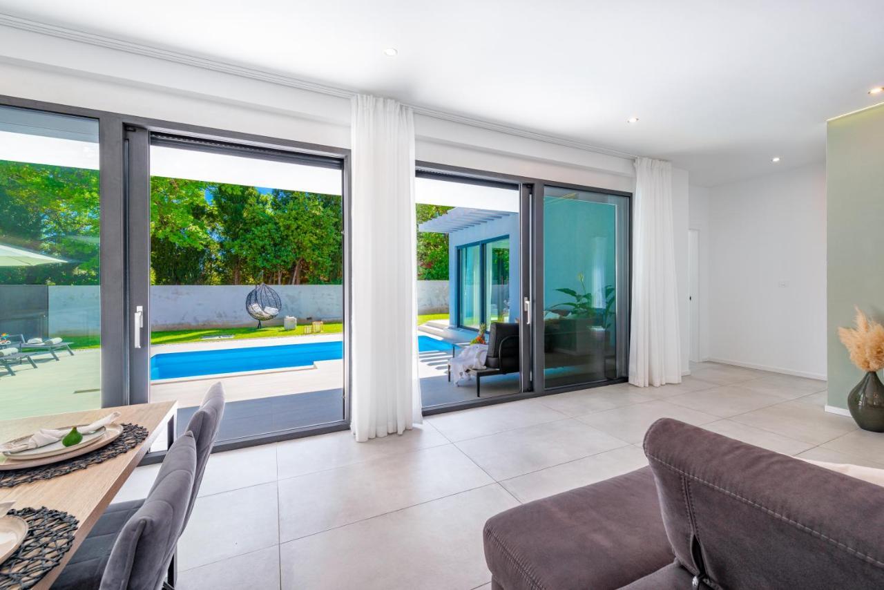 Villa Oasis - Your Luxury Home Away From Home Celopeci Exterior photo