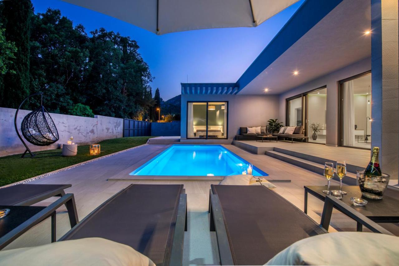 Villa Oasis - Your Luxury Home Away From Home Celopeci Exterior photo